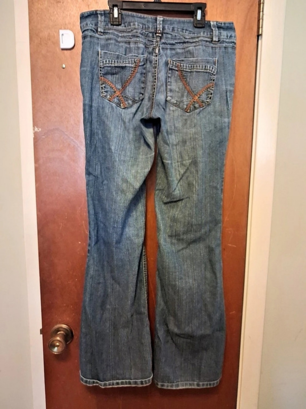 L.E.I. Ashley Trouble Bootcut Jeans. Blue Waist 7 - Picture 2 of 4
